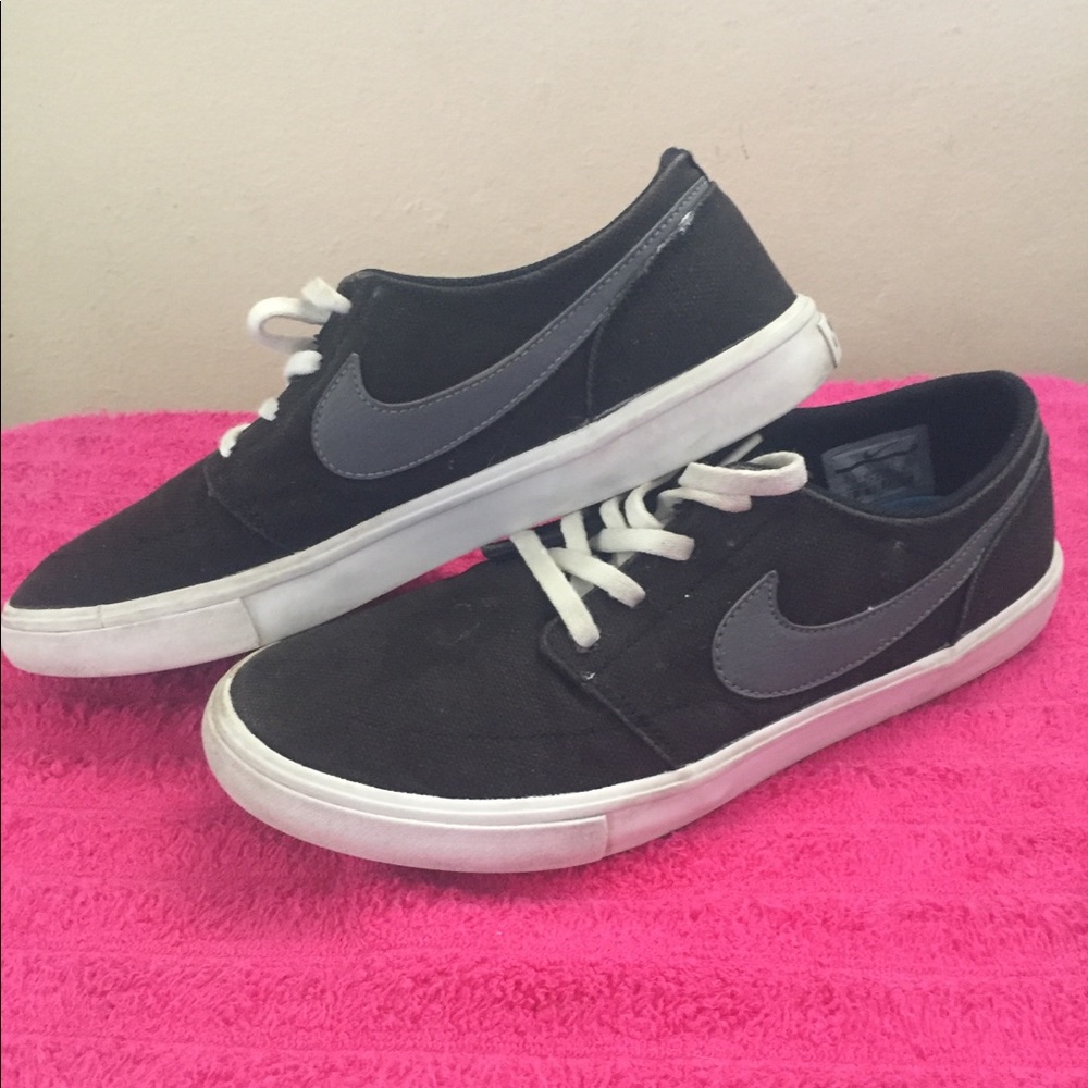 Nike 9.5 Mens shoes skater type